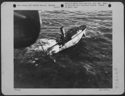 Consolidated > Ss Gulftrade Sinking Tuesday, 10 March 1942, 3« Miles Off Barnegat, New Jersey, After Being Torpedoed By An Enemy Submarine.