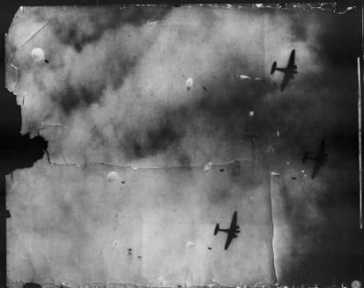 #28 - Truk Parenpair. Japanese Paratroop Troops in the sky