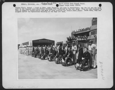 Groups > Hickam Field, Hawaii - Lined Up Here, Some Standing, And Some In Wheelchairs, Are The 141 Men Who Took Part In The Largest Mass Decoration Ceremony Ever Conducted By The U.S. Army. They Are Men Assigned To Duty At Hawaii'S Hickam Field, And Many Of Them R