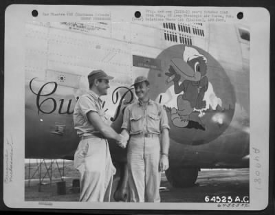 Groups > 7Th Air Force Officer Congratulates Pilot Of The Consolidated B-24 Liberator 'Curley Bird' Upon Completion Of 40 Missions. Marianas Islands. [Aircraft Serial Nember Appears To Be 44-40683]