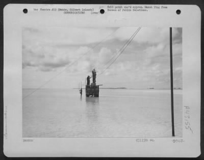 Thumbnail for ␀ > Signal Corpsmen Erect Communications Lines At Makin, Gilbert Islands.