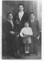 Thumbnail for Tony Cozza's family in Italy.jpg