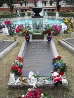 Elvis Presley Grave Site.jpg