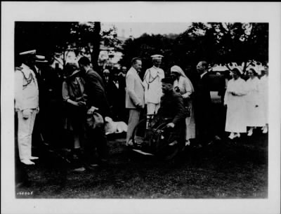 1925 > The Coolidges entertain disabled War Veterans on White House Lawn