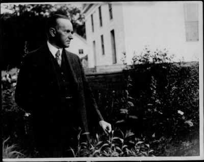 1926 > Pres. Coolidge at his boyhood home in Plymouth