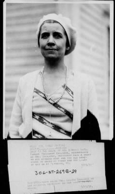 1931 > Mrs. Coolidge at her husband's boyhood home in Plymouth, VT.