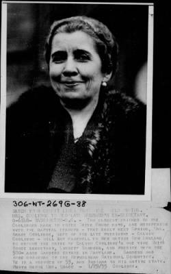1935 > Mrs. Grace Coolidge to aide late husband's ex-secretary