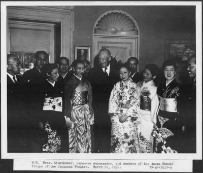 1954 > Japanese Ambassador and members of Asuma Kebuki Troupe of Japanese Theatre