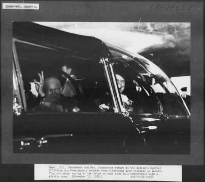 1955 > At National Airport after his release from hospital