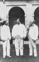 440px-U.S._Philippine_commissioners_General_Luke_E._Wright,_William_H._Taft,_and_Judge_Henry_C._Ide,_standing_on_lawn.jpg