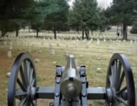1024px-Stones_River_cannon_and_cemetery.jpg