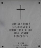 Tafel des ehemaligen Denkmals für die gefallenene Volkdsdeutschen im Lager Haid.jpg
