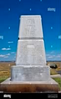 monument-inscribed-with-the-names-of-the-fallen-soldiers-at-site-of-custers-last-stand-little-bighorn-montana-2H3W0GD